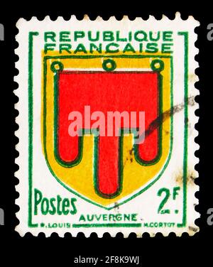 MOSCOU, RUSSIE - 7 OCTOBRE 2019 : timbre-poste imprimé en France montre l'Auvergne, série des manteaux d'armes, 2 - franc français, vers 1949 Banque D'Images