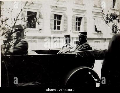 Le maréchal Freiherr von Conrad et le lieutenant Nant Wittich des commandements du groupe de l'armée avant le départ après l'exercice de tempête à Schabs. . Banque D'Images
