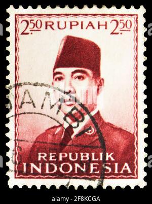 MOSCOU, RUSSIE - 7 OCTOBRE 2019: Timbre-poste imprimé en Indonésie montre le Président Sukarno, 1951-1953 série, 2.50 RP - rupiah indonésienne, vers 1953 Banque D'Images