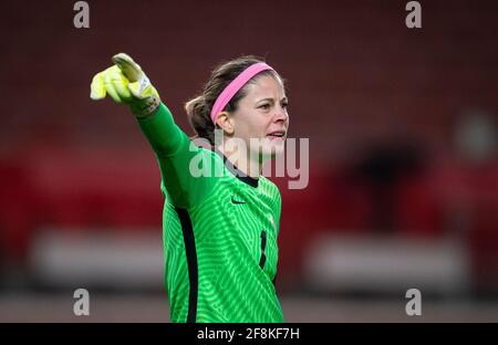 Stoke on Trent, Royaume-Uni. 13 avril 2021. La gardienne Stephanie Labb (FC RosengŒrd) de Canada Women au cours du match international amical a joué derrière des portes fermées, entre les femmes d'Angleterre et les femmes du Canada au stade Britannia, Stoke-on-Trent, en Angleterre, le 13 avril 2021. Photo d'Andy Rowland. Crédit : Prime Media Images/Alamy Live News Banque D'Images