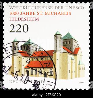 MOSCOU, RUSSIE - 10 NOVEMBRE 2019 : timbre-poste imprimé en Allemagne présente 1000 ans d'église Saint Michel, Hildesheim, sites du patrimoine mondial de l'UNESCO Banque D'Images