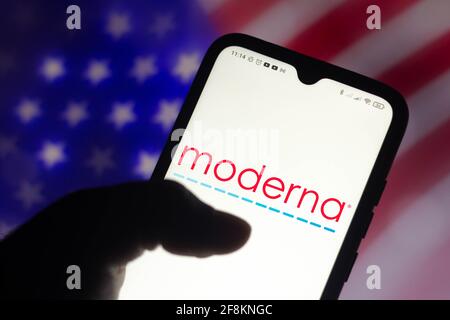 Brésil. 14 avril 2021. Dans cette illustration, le logo Moderna affiché sur l'écran d'un smartphone. Credit: Rafael Henrique/SOPA Images/ZUMA Wire/Alamy Live News Banque D'Images