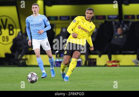 Dortmund, Allemagne. 14 avril 2021. Firo: 14.04.2021, Fuvuball, Ligue des champions de l'UEFA, CL, CHL, saison 2020/2021, quart de finale, partie arrière, BVB, Borussia Dortmund - Manchester City Manuel Akanji | usage dans le monde crédit: dpa/Alamy Live News Banque D'Images