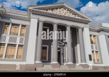 Vue sur le bâtiment Colegio San Lorenzo à Cienfuegos, Cuba. Banque D'Images