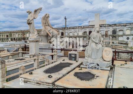 CIENFUEGOS, CUBA - 11 FÉVRIER 2016 : tombes au cimetière Cementerio la Reina à Cienfuegos, Cuba Banque D'Images