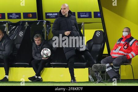 Dortmund, Allemagne. 14 avril 2021. Firo: 14.04.2021, Fuvuball, Ligue des champions de l'UEFA, CL, CHL, saison 2020/2021, quart de finale, partie arrière, BVB, Borussia Dortmund - Manchester City Josep Guardiola | usage dans le monde crédit: dpa/Alay Live News Banque D'Images