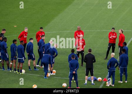ROME, ITALIE - AVRIL 14: Équipe d'Ajax et entraîneur Erik Ten Hag d'Ajax lors d'une session de formation d'Ajax au Stadio Olimpico le 14 avril 2021 à Rome, IT Banque D'Images