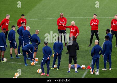 ROME, ITALIE - AVRIL 14: Équipe d'Ajax et entraîneur Erik Ten Hag d'Ajax lors d'une session de formation d'Ajax au Stadio Olimpico le 14 avril 2021 à Rome, IT Banque D'Images