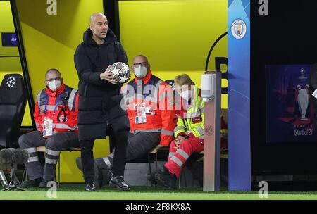 Dortmund, Allemagne. 14 avril 2021. Firo: 14.04.2021, Fuvuball, Ligue des champions de l'UEFA, CL, CHL, saison 2020/2021, quart de finale, partie arrière, BVB, Borussia Dortmund - Manchester City Josep Guardiola | usage dans le monde crédit: dpa/Alay Live News Banque D'Images