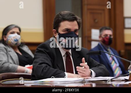 Washington, États-Unis. 14 avril 2021. L'envoyé spécial pour le Triangle du Nord du Département d'État américain Ricardo Zuniga témoigne devant le sous-comité de l'hémisphère occidental, de la sécurité civile, des migrations et de la politique économique internationale lors d'une audition sur le renouvellement de l'engagement des États-Unis à s'attaquer aux causes profondes des migrations en provenance d'Amérique centrale, Aujourd'hui, le 14 avril 2021, au Rayburn Building/Capitol Hill à Washington DC, États-Unis. (Photo de Lénine Nolly/Sipa USA) Credit: SIPA USA/Alay Live News Banque D'Images