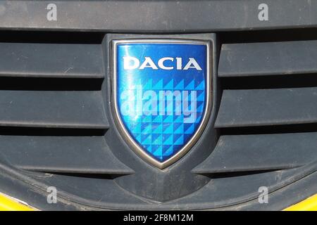 Logo Dacia sur une voiture Banque D'Images