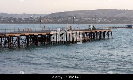 La jetée de Screpile sur l'île de granit dans le port de Victor sud australie le 12 avril 2021 Banque D'Images