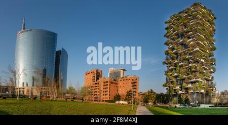 milan italie mars 29 2021: Bosco Verticale 'nouveau et moderne gratte-ciel avec des arbres poussant sur les balcons, dans le quartier Isola de Milan qui est ref Banque D'Images