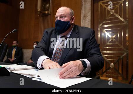 Washington, DC, États-Unis. 14 avril 2021. Robert Fenton Jr., haut fonctionnaire chargé de remplir les fonctions d'administrateur de l'Agence fédérale de gestion des urgences (FEMA), comparaît devant l'audience du sous-comité des crédits du Sénat pour examiner la réponse de la FEMA au COVID-19 et à d'autres défis, à Capitol Hill à Washington, DC, Etats-Unis, le 14 avril 2021.Credit: Michael Reynolds/Pool via CNP | usage dans le monde crédit: actualités en direct de dpa/Alamy Banque D'Images