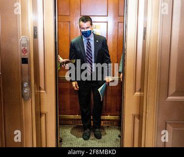 Washington, DC, États-Unis. 14 avril 2021. 14 avril 2021 - Washington, DC, États-Unis : sénateur américain TODD YOUNG (R-IN) près de la salle du Sénat. Crédit : Michael Brochstein/ZUMA Wire/Alay Live News Banque D'Images