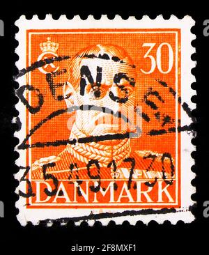 MOSCOU, RUSSIE - 30 SEPTEMBRE 2019 : le timbre-poste imprimé au Danemark montre le roi Christian X (1942-1946), série, vers 1943 Banque D'Images