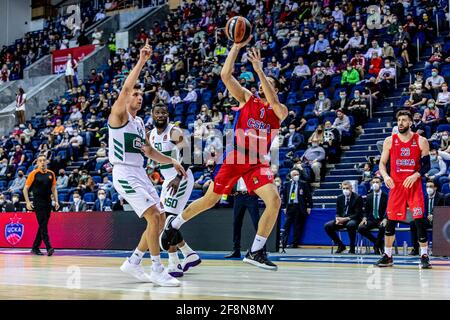 Moscou, Russie. 14 avril 2021. Iffe Lundberg, #1 de CSKA Moscou en action pendant la Turkish Airlines EuroLeague Round 25 de la saison 2020-2021 entre CSKA Moscou et Panathinaikos OPAP Athènes à la Megasport Arena.final Score; CSKA Moscou 93:86 Panathinaikos OPAP Athènes. Crédit : SOPA Images Limited/Alamy Live News Banque D'Images