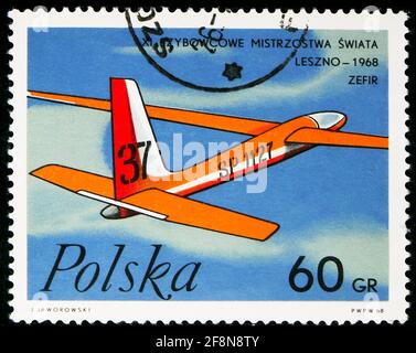 MOSCOU, RUSSIE - 30 SEPTEMBRE 2019: Timbre-poste imprimé en Pologne montre Zephyr glider, série polonaise de Gliders, vers 1968 Banque D'Images