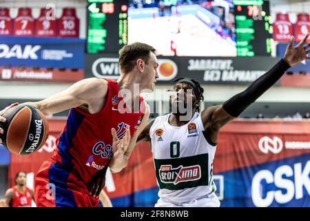 Moscou, Russie. 14 avril 2021. Johannes Voigtmann, #17 de CSKA Moscou en action pendant la Turkish Airlines EuroLeague Round 25 de la saison 2020-2021 entre CSKA Moscou et Panathinaikos OPAP Athènes à la Megasport Arena.final Score; CSKA Moscou 93:86 Panathinaikos OPAP Athènes. Crédit : SOPA Images Limited/Alamy Live News Banque D'Images