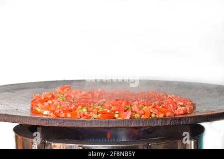 PAV Bhaji étant cuit dans les rues de l'Inde, cuisine indienne de Mumbai, le bhaji de la carte, le bhaji de la carte, le bhaji de la carte est un plat de restauration rapide, le curry de légumes épais et épicé, Banque D'Images