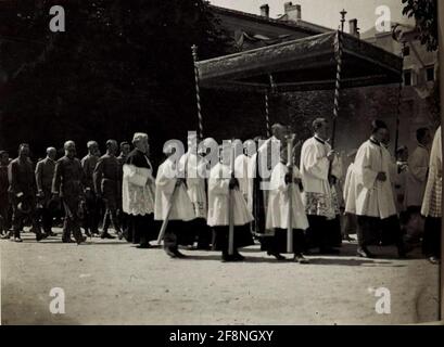 Procession pour apporter des conditions météorologiques bon marché pour la récolte sous la participation des officiers selon les étapes - objection de commandement des stations. . Banque D'Images