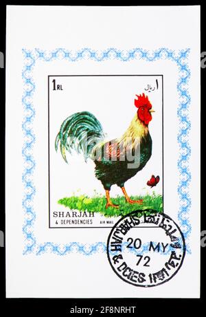 MOSCOU, RUSSIE - 5 OCTOBRE 2019 : timbre-poste imprimé à Sharjah montre le coq (Gallus gallus domesticus), série d'oiseaux, vers 1972 Banque D'Images