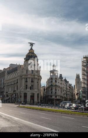 MADRID, ESPAGNE - 25 mars 2021 : vue sur l'hôtel Metropolis à Madrid, Espagne Banque D'Images