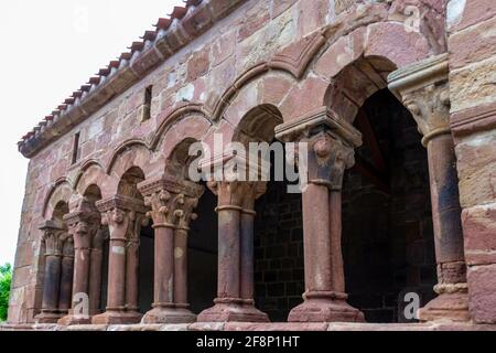 Anciennes colonnes de l'église romane de San Esteban Protomartir, Pineda de la Sierra, Burgos Banque D'Images