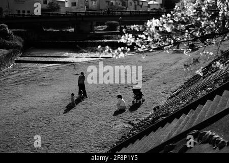 Un après-midi ensoleillé avec de nombreuses activités de plein air près de Kyomachi, Beppu, Japon Banque D'Images