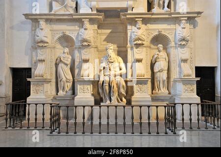 Italie, Rome, basilique de San Pietro in Vincoli, statue de Moïse de Michel-Ange Banque D'Images