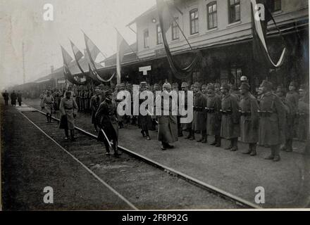 Le roi de Bavière ; Ludwig III., visite du Commando du Groupe Heeres à Sighişoara (Schässburg, Segesvar), 7.11.1916 Archiduke Karl fut à partir de juin 1916, commandant supérieur d'une sous-section du Front oriental et commanda plusieurs armées entre Brody et les Carpates. Dans le cadre de ce commandant, Archduke Karl a inspecté ses unités associées. Banque D'Images