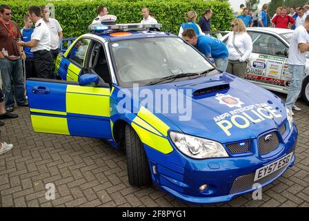 Intercepteurs de police. ANPR véhicule de police équipé rendu célèbre par le programme TV Channel 5, lors d'un événement de voiture au centre de voiture de course ProDrive. Réunion publique Banque D'Images