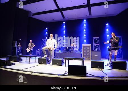 Plage de Delray. Floride, États-Unis. 14 avril 2021. Ian Grushka, Jordan Pundik, Cyrus Bolooki et Chad Gilbert of New Floyd Glory se produire au Old School Square Pavilion le 14 avril 2021 à Delray Beach, en Floride. Crédit : Mpi04/Media Punclh/Alay Live News Banque D'Images