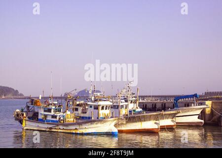 bateaux de pêche attachés Banque D'Images