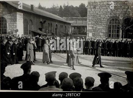 Kaiser Karl I. quand les funérailles de l'amiral brut Anton Haus à Pola, 10.2.1917 Grossadmiral Haus est mort sur son phare Viribus Unitis le 8.2.1917 Banque D'Images