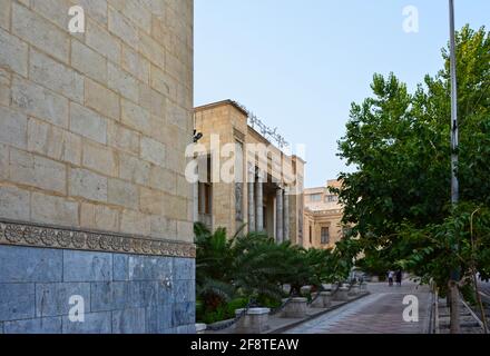 Le bâtiment central de la Banque nationale d'Iran (Banque Melli Iran) sur l'avenue Ferdowsi, construit dans le style art déco perse en 1928. Téhéran, Iran Banque D'Images