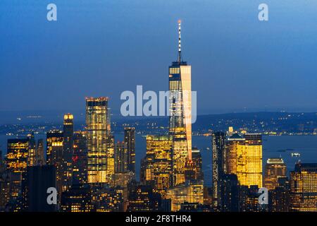 Vue aérienne de l'édifice One World Trade Center depuis l'Empire State Building New York. Banque D'Images