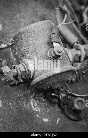 Un exemple d'un vieux véhicule abandonné qui peut être trouvé dans les bois sur beaucoup de vieilles fermes à travers les États-Unis, celui-ci est sur une réserve naturelle dans D.C Banque D'Images