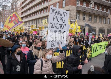 2021, 3 avril : des milliers de manifestants se rassemblent dans le centre de Londres contre la loi de la police, de la criminalité, de la condamnation et des tribunaux qui va imposer des règles strictes au droit démocratique de protestation et à l'irrosion de la liberté individuelle, ce qui fera avancer le Royaume-Uni vers l'autorité autoritaire. Banque D'Images