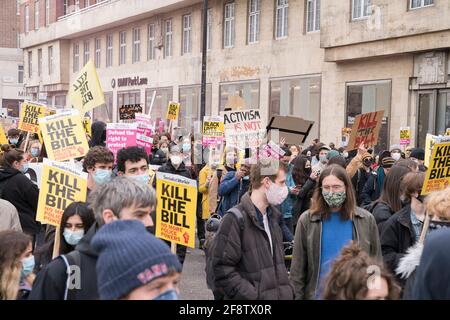 2021, 3 avril : des milliers de manifestants se rassemblent dans le centre de Londres contre la loi de la police, de la criminalité, de la condamnation et des tribunaux qui va imposer des règles strictes au droit démocratique de protestation et à l'irrosion de la liberté individuelle, ce qui fera avancer le Royaume-Uni vers l'autorité autoritaire. Banque D'Images