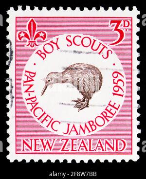MOSCOU, RUSSIE - 1er OCTOBRE 2019 : timbre-poste imprimé en Nouvelle-Zélande montre le Kiwi brun (Apteryx australis), série de Jamboree panpacifique, 3 d - New Zea Banque D'Images