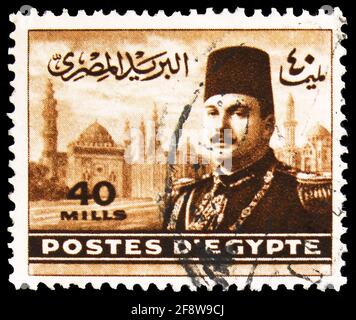 MOSCOU, RUSSIE - 1er OCTOBRE 2019 : le timbre-poste imprimé en Égypte montre le roi Farouk devant la mosquée Hussan, 40 millième égyptien, série, vers 1947 Banque D'Images