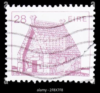 MOSCOU, RUSSIE - 1 OCTOBRE 2019: Timbre-poste imprimé en Irlande montre Oratorium (6ème siècle) Ile Saint MacDara, Architecture irlandaise Definitifs Banque D'Images