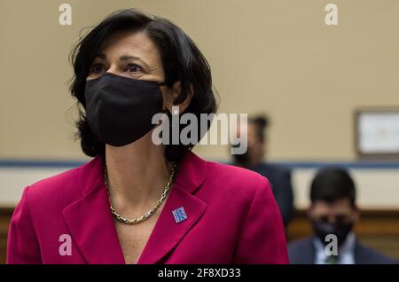 Washington, États-Unis d'Amérique. 15 avril 2021. Le Dr Rochelle P. Walensky, MD, MPH, directrice, Centers for Disease Control and Prevention (CDC) siège devant le sous-comité spécial de la Chambre des États-Unis sur la crise du coronavirus au Capitole, à Washington, le jeudi 15 avril 2021.Credit: AMR Alfiky/Pool via CNP | usage Worldwide Credit: dpa/Alay Live News Banque D'Images