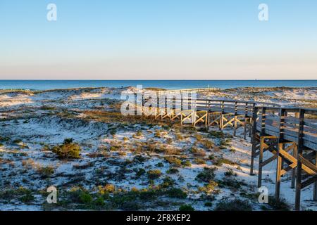 Promenade sur la plage de Gulf Shores, Alabama, États-Unis Banque D'Images