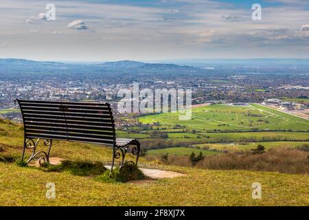 Hippodrome de Cheltenham depuis l'escarpement de Cleeve Hill, Gloucestershire, Angleterre Banque D'Images