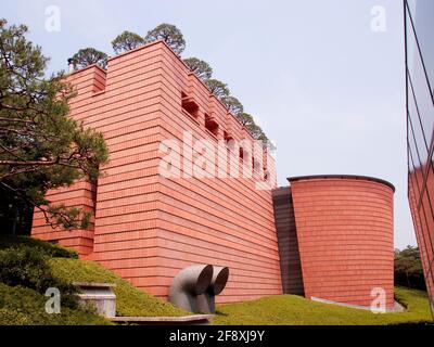 Extérieur en briques orange de terre cuite, carrelage, Mario Botta a conçu le musée d'art de Leeum à Séoul, en Corée du Sud. Banque D'Images