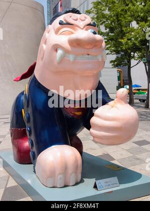 Une version amusante de Haechi, le symbole de la ville. Conçu pour ressembler à Superman. À Séoul, en Corée du Sud. Banque D'Images