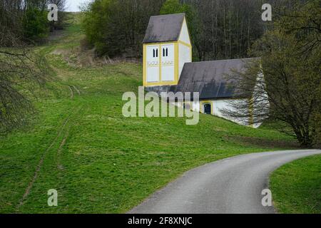 L'installation artistique 'sunken Village' de l'artiste Timm Ulrichs reprend le thème de la disparition de Fröttmaning. Banque D'Images