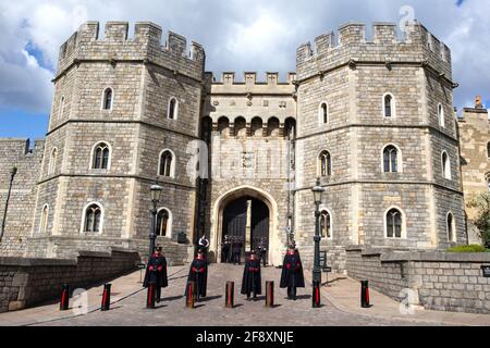 Windsor, Royaume-Uni. 13 avril 2021. Une répétition complète au château de Windsor pour les funérailles du prince Philippe, duc d'Édimbourg. Les funérailles auront lieu à la chapelle Saint-Georges, à Windsor, à 15:00 le samedi 17 avril. Seuls 30 personnes y participeront. Répétition de robe pour le funéraire du Duc d'Édimbourg crédit: Mark Thomas/Alay Live News Banque D'Images